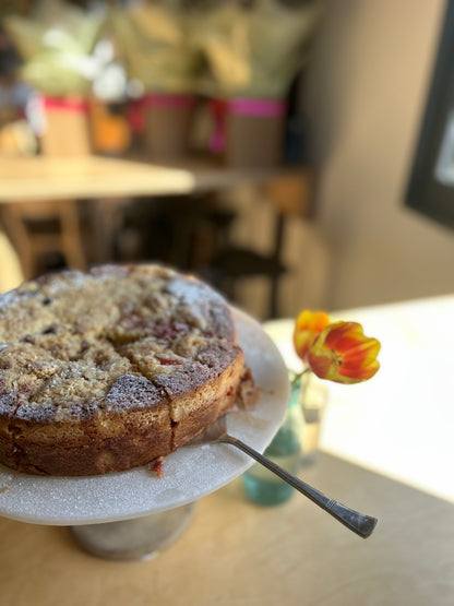 Strawberry cream cheese crumble cake